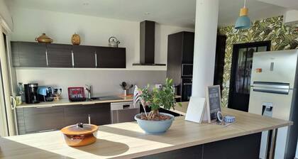 By the sea or in the country, a quiet house ideal for families