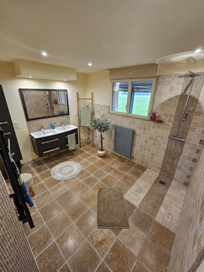Shower, hair dryer, towels, toilet paper - By the sea or in the country, a quiet house ideal for families (Fréhel)