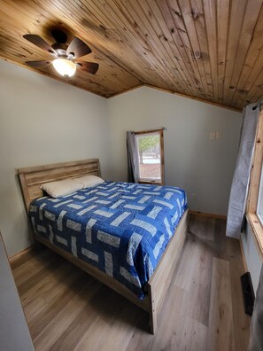 2 bedrooms, travel cot, free WiFi, bed sheets - Fabulous 2-bedroom house with WiFi in Sturgeon Bay (Sturgeon Bay)