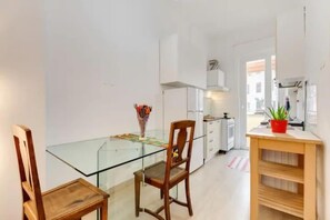 Private kitchen - Cozy vatican apartment with starry balcony garden (Roma)