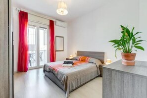 1 bedroom, iron/ironing board, WiFi, bed sheets - Cozy vatican apartment with starry balcony garden (Roma)