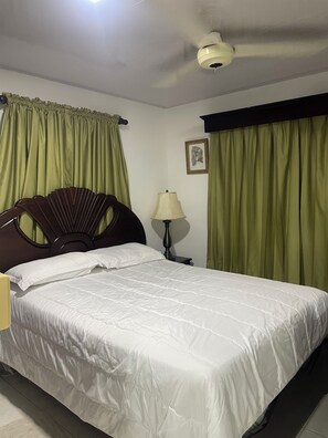 3 chambres, fer et planche à repasser, Wi-Fi, draps fournis