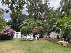 Terrace/patio - 3-bedroom house in lovely Moncion with AC, WiFi (Moncion)