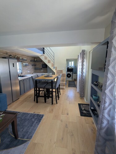 Charming 2-bedroom Mountain Tiny House in Cochrane with WiFi.