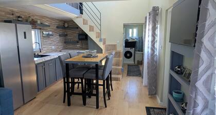 Charming 2-bedroom Mountain Tiny House in Cochrane with WiFi.