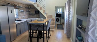 Charming 2-bedroom Mountain Tiny House in Cochrane with WiFi.