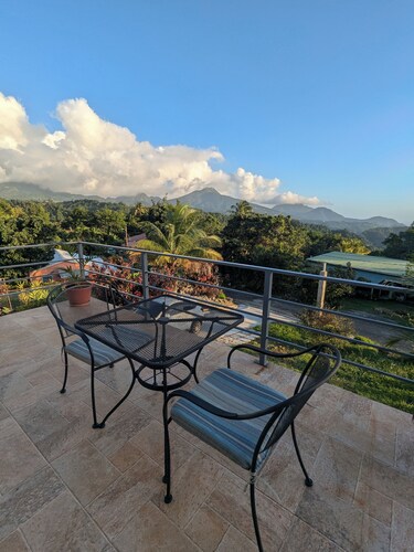 Charming 2-bedroom Mountain Tiny House in Cochrane with WiFi.