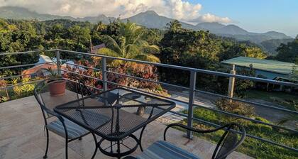 Charming 2-bedroom Mountain Tiny House in Cochrane with WiFi.