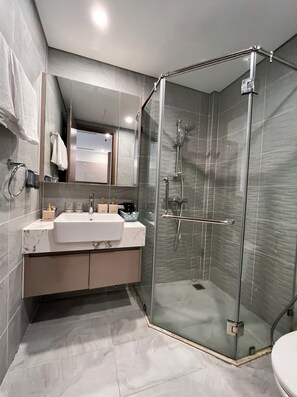Bathroom - L'A Suites Ocean Park Center Hanoi (Hanoi)