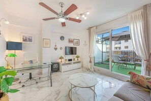 TV - Modern 1-Br Steps from the Sea & Downtown (Marbella)