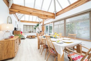 Dining - Green Leaves Bembridge 200 Yards From The Beach, 4 Bedrooms, 2 Bathrooms (Bembridge)