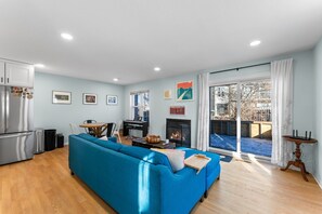 Una Smart TV, libros