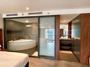 Classic Double Room Single Use, Balcony | Free WiFi - L'A Suites Pentstudio West Leak Hanoi (Hanoi)