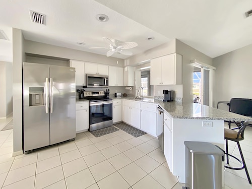 Sleeps 6, FULL refund*, heated pool