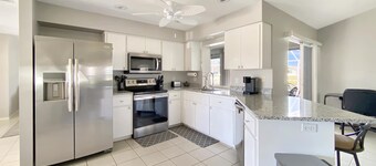 Sleeps 6, FULL refund*, heated pool