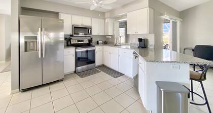 Sleeps 6, FULL refund*, heated pool