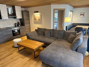 Apartment | Private kitchen - Apartment in Saalfelden Near Ski Slopes (Saalfelden am Steinernen Meer)