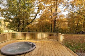 Bañera de hidromasaje al aire libre