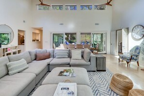 Smart TV, table tennis, books, stereo