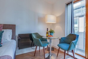 Appartement Classique, 1 très grand lit, non-fumeur | Coin séjour