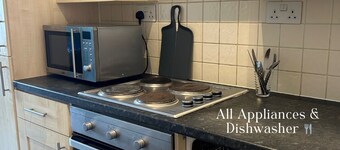 City Centre Luxury Stay! Minutes away from Train Station