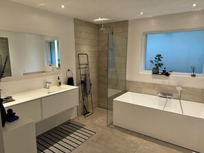 Shower, towels