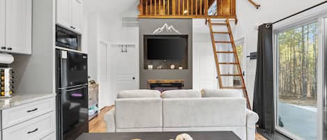 Smart TV, fireplace