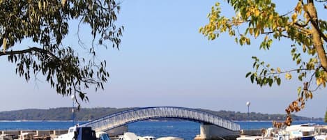 Vila, 3 quartos, piscina particular, vista para o jardim | Vista da propriedade