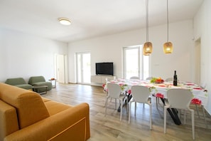 Villa, 3 Schlafzimmer, eigener Pool, Gartenblick | Esszimmer