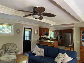 TV - Spacious 5-bedroom house with AC - near downtown Tisbury (Tisbury)