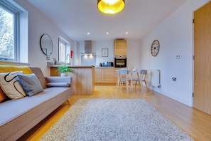 Classic Apartment, 2 Bedrooms, Non Smoking | Living area | Flat-screen TV - Doncaster 1st floor Apartment  (Doncaster)