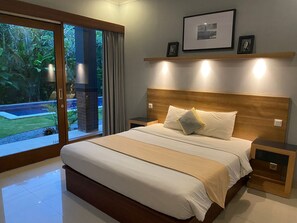 Comfort tweepersoonskamer, uitzicht op zwembad | Een kluis op de kamer, gratis wifi