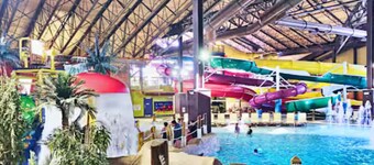 Cranmore Retreat, Walk to Slopes, Hot Tub, Game Room, Dog-Friendly, Sleeps 16+