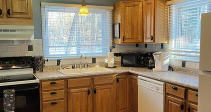 NoCo Spacious Fido Friendly Sleeps 19 Hot Tub Game Room