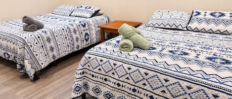 6 habitaciones, tabla de planchar con plancha y cuna de viaje