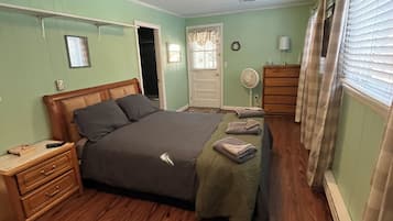 6 bedrooms, iron/ironing board, travel cot, free WiFi