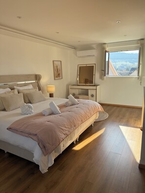 4 soverom, strykejern/-brett, reiseseng for barn og wi-fi (inkludert)