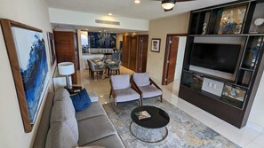 Smart TV - Beautiful resort in Cabo San Lucas with spa, gym, lazy river, infinity pool (Cabo San Lucas)