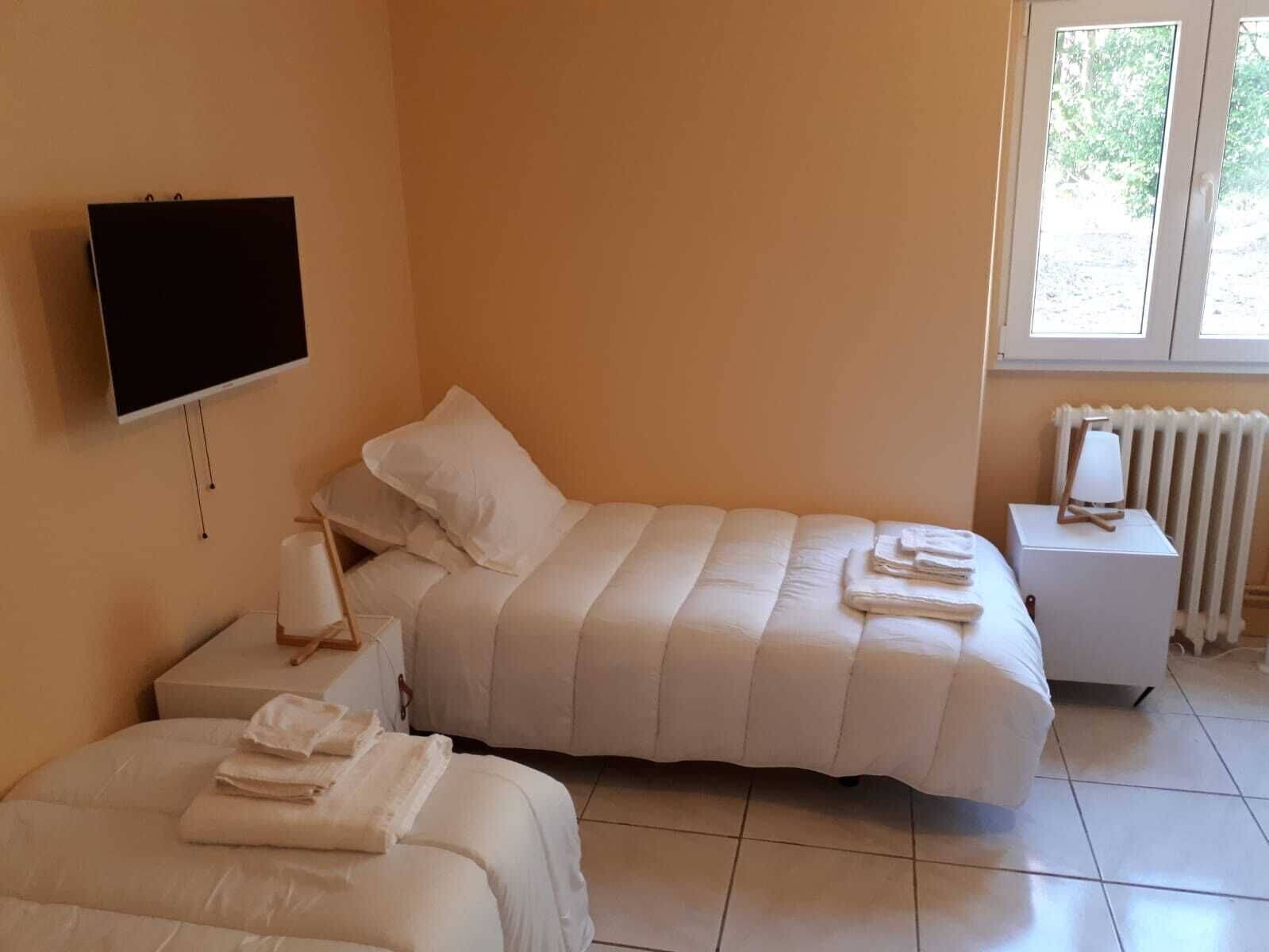 3 bedrooms, desk, iron/ironing board, travel crib