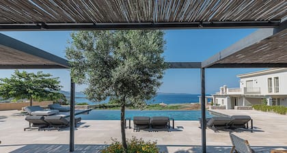 Escape here,where comfort,nature&view come to create an unforgettable experience