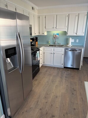 Mikrowelle, Ofen, Herdplatte, Geschirrspüler