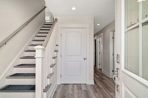 Interior - Sunset bay (Surf City)