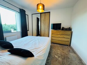 2 bedrooms, iron/ironing board, WiFi, bed sheets - Villa with private pool, near town center (Saint-Rémy-de-Provence)