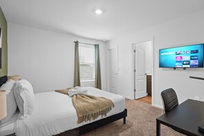 2 habitaciones, escritorio, tabla de planchar con plancha y wifi 