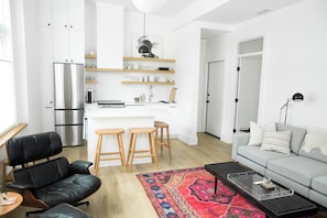 TV, books, music library, stereo