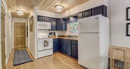 3-bedroom chalet in marvelous Whittier with fireplace, private balcony