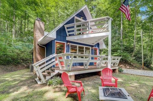 3-bedroom chalet in marvelous Whittier with fireplace, private balcony