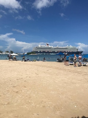 A beach with a cruise ship docked in the background. - Turtle Beach Towers - in Ocho Rios. (Ocho Rios)
