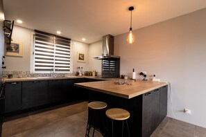 Private kitchen - 🌟House near downtown, shopping area, in a quiet location🌟 (Villemandeur)