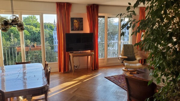 Interior - Large apartment, close to the metro, 15 minutes from Pte de Versailles, quiet, sunny location (Vanves)